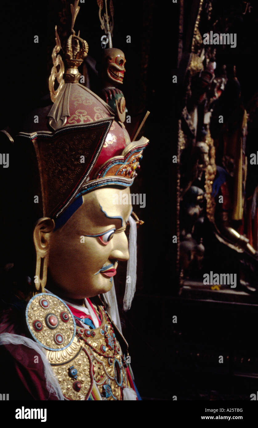 Schuss in den Kopf der riesigen dreistöckigen hohe Juwel verkrustete Statue von Padmasambhava Jokhang Tempel Lhasa Lhasa Stockfoto