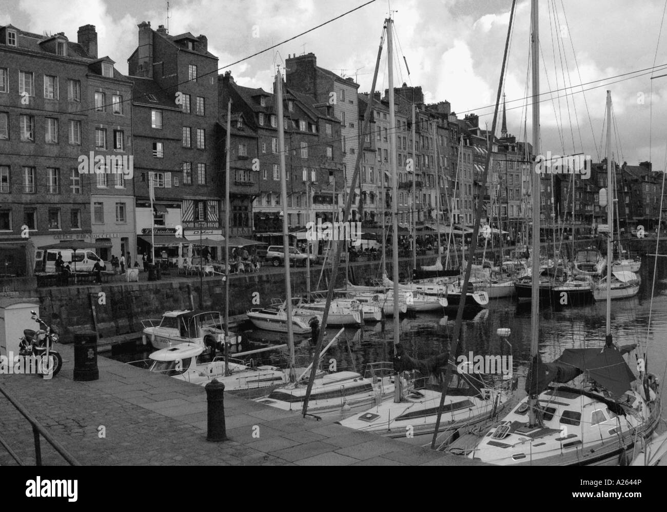 Charakteristischen Blick auf Honfleur alten Hafen Ärmelkanal Ärmelkanal Normandie Normandie Westfrankreich Nordeuropa Stockfoto