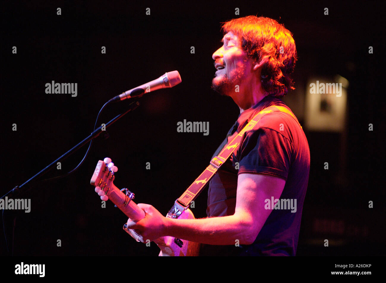 Chris Rea live zu spielen in der Birmingham Symphony Hall 24. April 2006 Stockfoto
