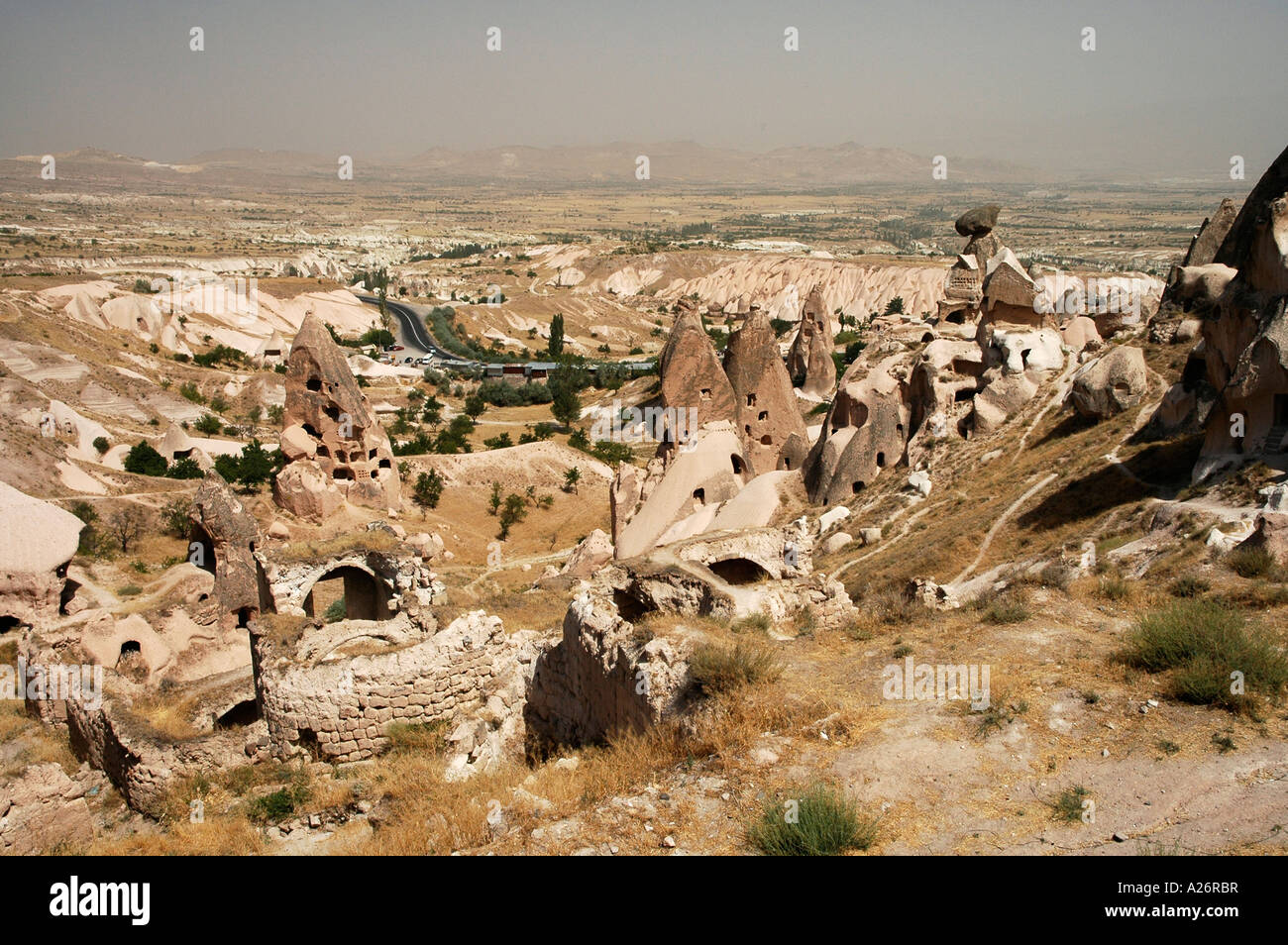 Entfernt alte Höhlenwohnungen in den Fels gehauenen, Burg, Uchisar, Kappadokien, Anatolien, Türkei, Asien Stockfoto