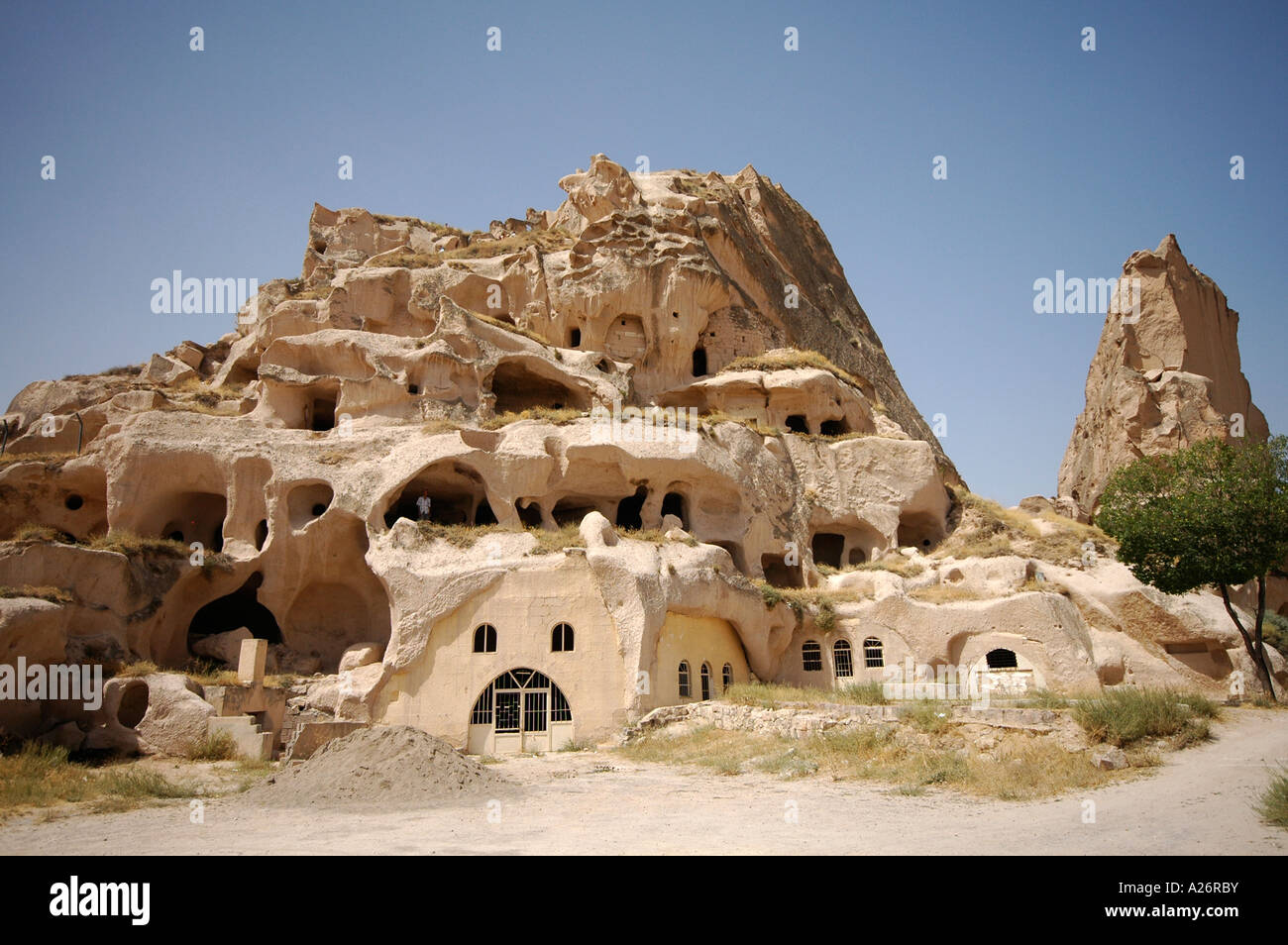 Entfernt alte Höhlenwohnungen in den Fels gehauenen, Burg, Uchisar, Kappadokien, Anatolien, Türkei, Asien Stockfoto