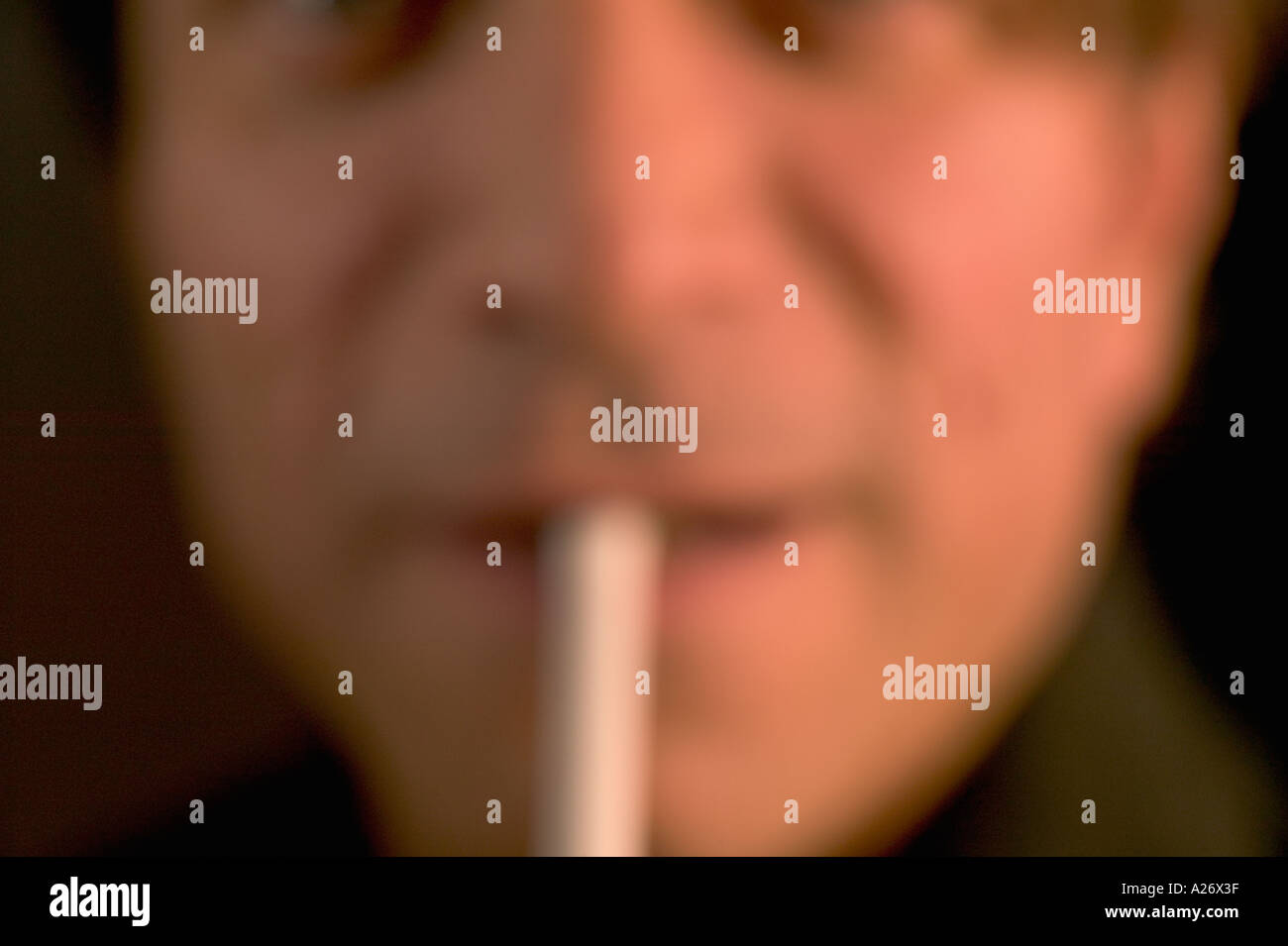 Cig In Mouth Fotos Und Bildmaterial In Hoher Aufl sung Alamy cig-in-mouth-fotos-und-bildmaterial-in-hoher-aufl-sung-alamy