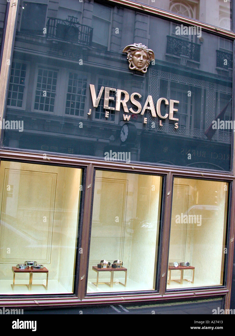Versace Schmuck Shop und melden Sie sich mit Fenster anzuzeigen, an der New Bond Street, Westminster, London W1, England, UK. Stockfoto