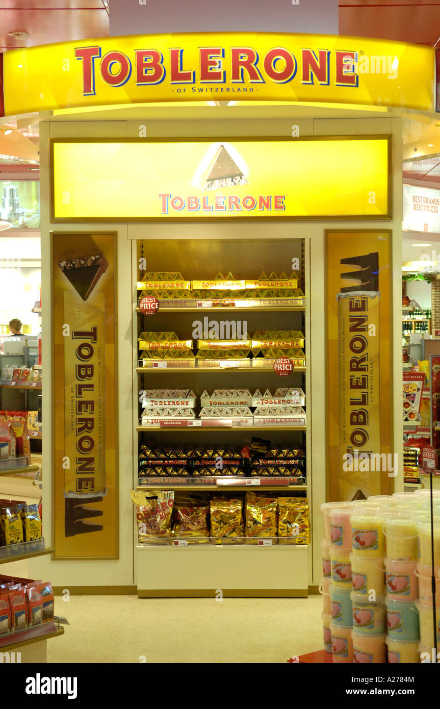 Toblerone-stand im Duty Free Shop Flughafen Tenerife Sur Kanaren Spanien Stockfoto