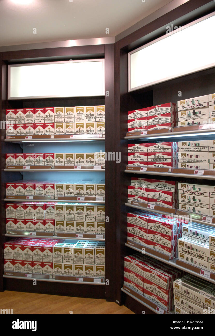 Duty Free Cigarette Shop In Stockfotos Und Bilder Kaufen Alamy