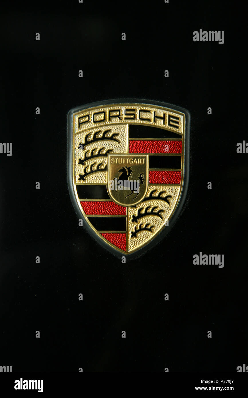 Porsche Schriftzug auf schwarzem Lack Stockfoto