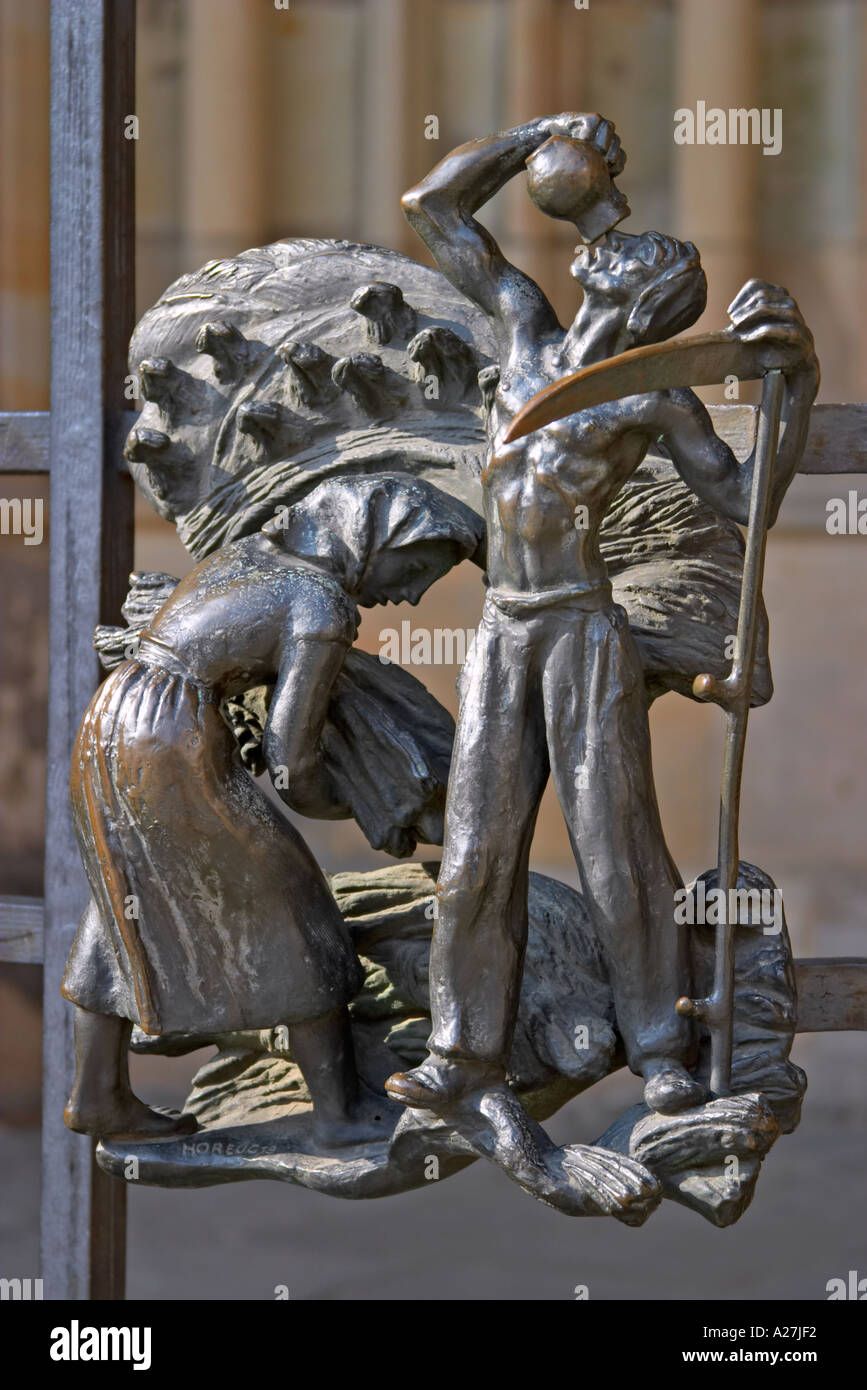 Bronze-Miniaturen von Jaroslav Horejc am St.-Veits-Kathedrale Prag Tschechische Republik Stockfoto