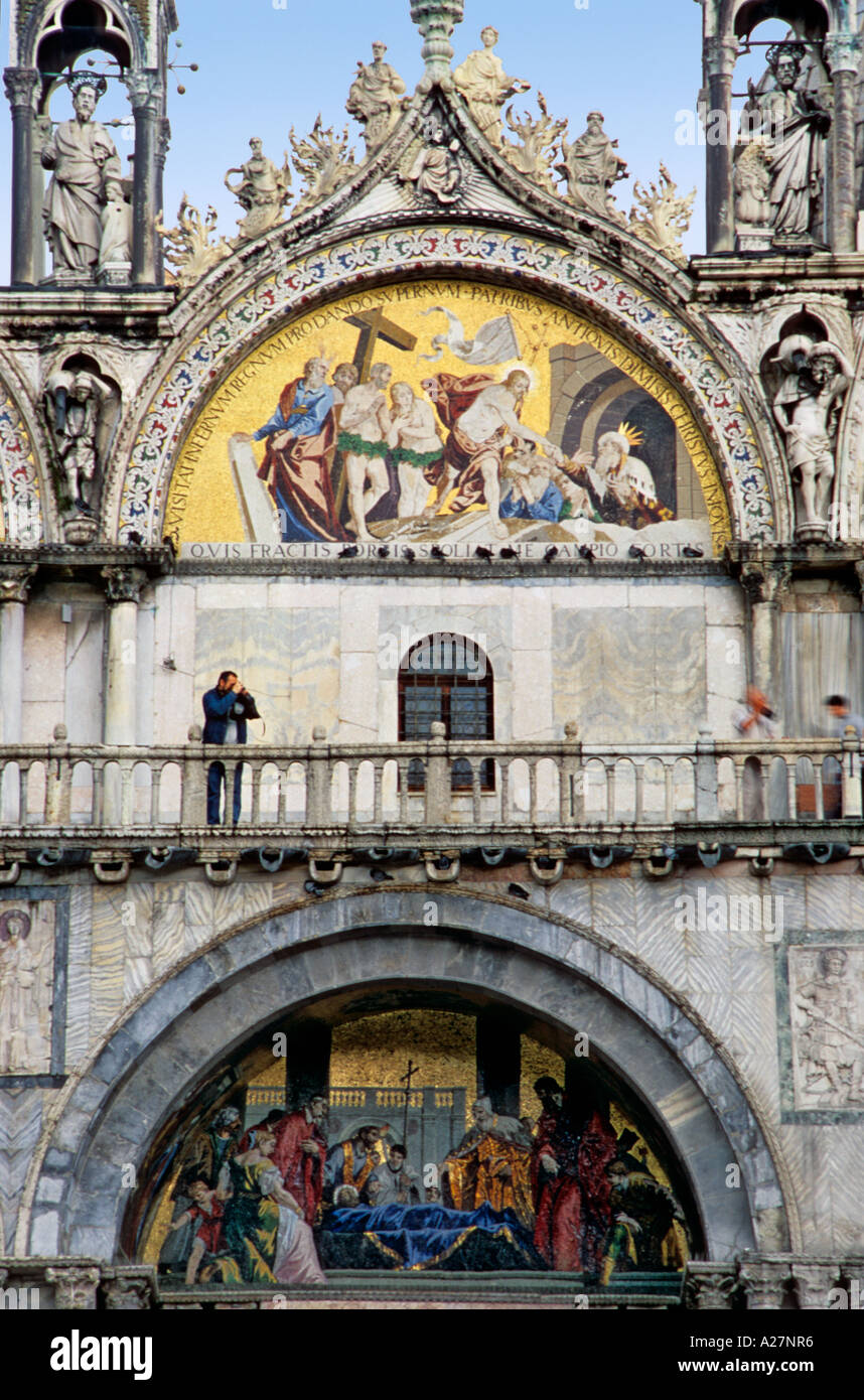 Fassade, die Venezianer verehren St. Marks Body, der Basilika, Venedig