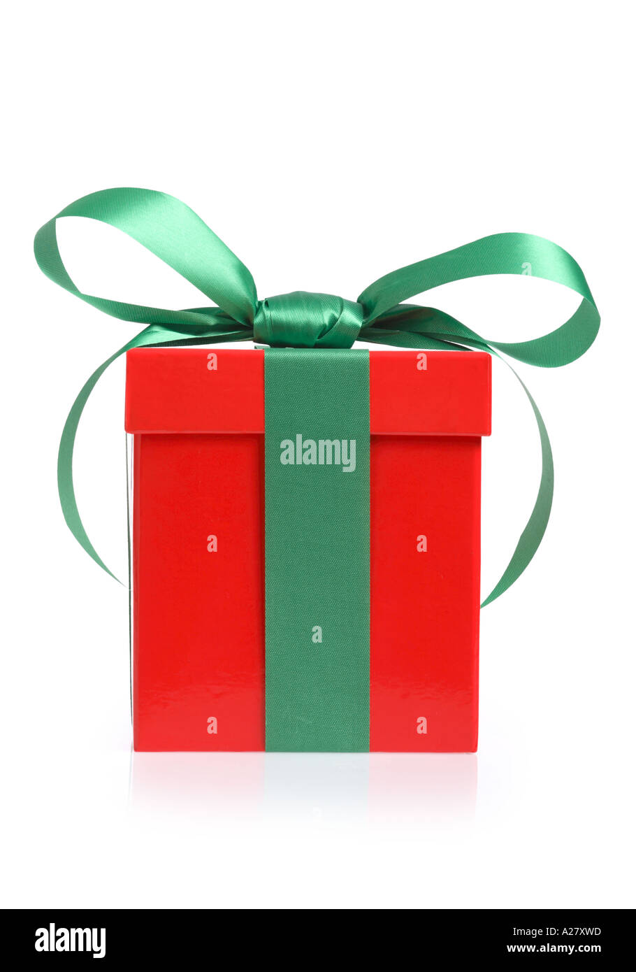 Roten Weihnachtsgeschenk mit grünen Bogen Stockfoto