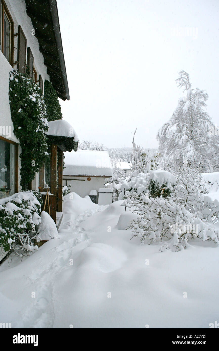 Tief Verschneites Grundstueck Im Winter, Winter Stockfoto