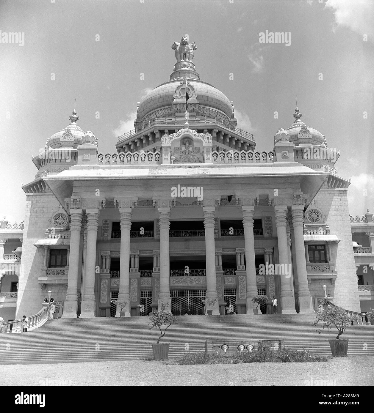 MAA76617 The Magnificient Vidhana Soudha Gebäude der Karnataka Sekretariat Bangalore Indien Stockfoto