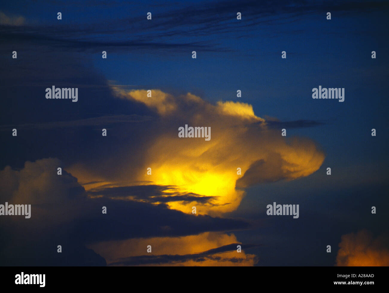 Hoch aufragende Gewitterwolken Stockfoto