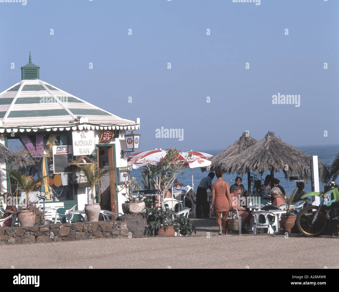 Playa Cucharas Strand Café, Costa Teguise, Lanzarote, Kanarische Inseln, Spanien Stockfoto