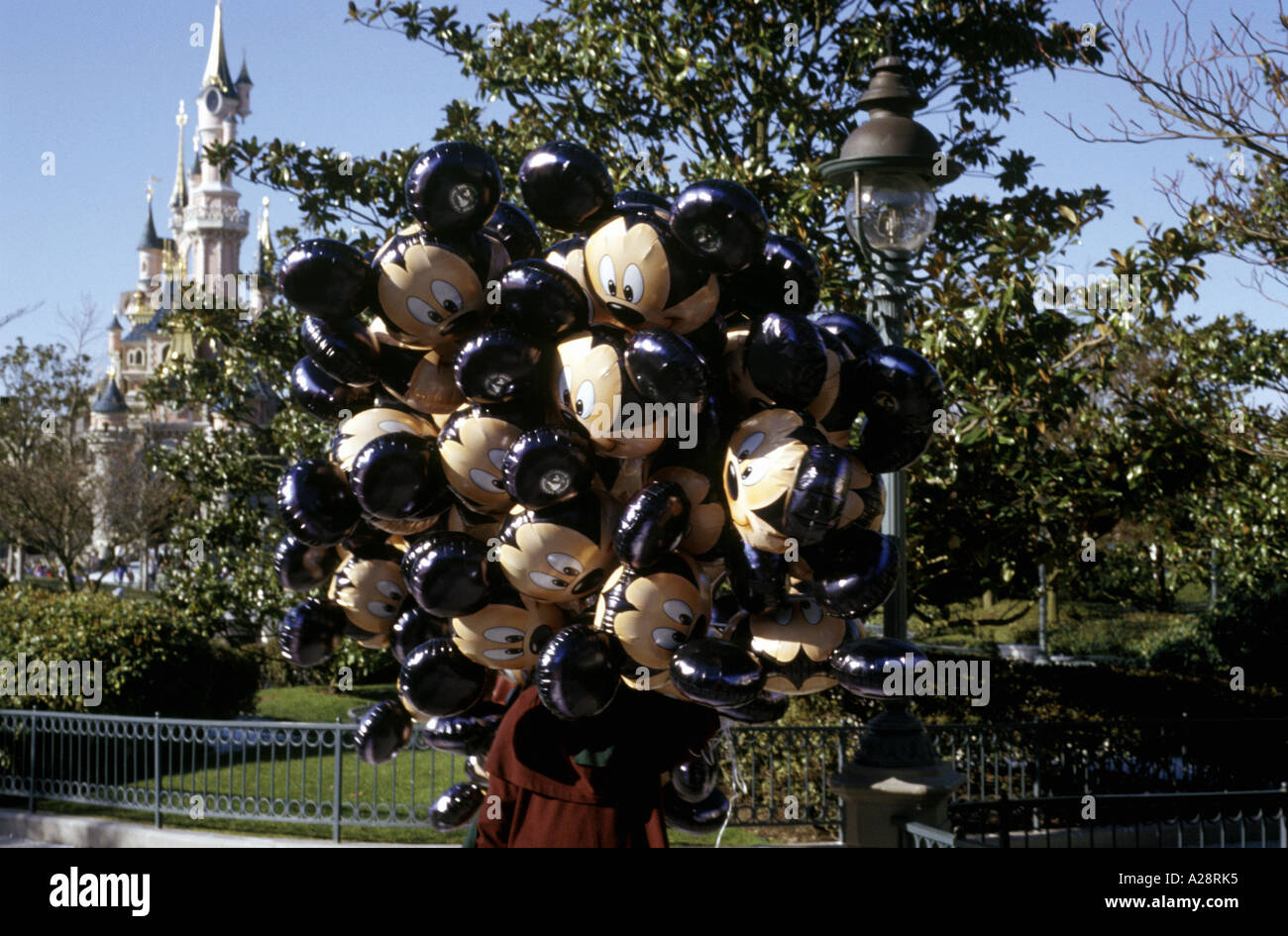 Micky Maus Luftballons im Disneyland Paris Stockfoto