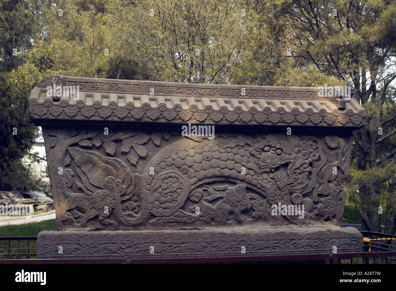 Ying Bi zu binden. Englische Übersetzung der Eisen-Bildschirm im Beihai Gongyuan in Peking China Stockfoto