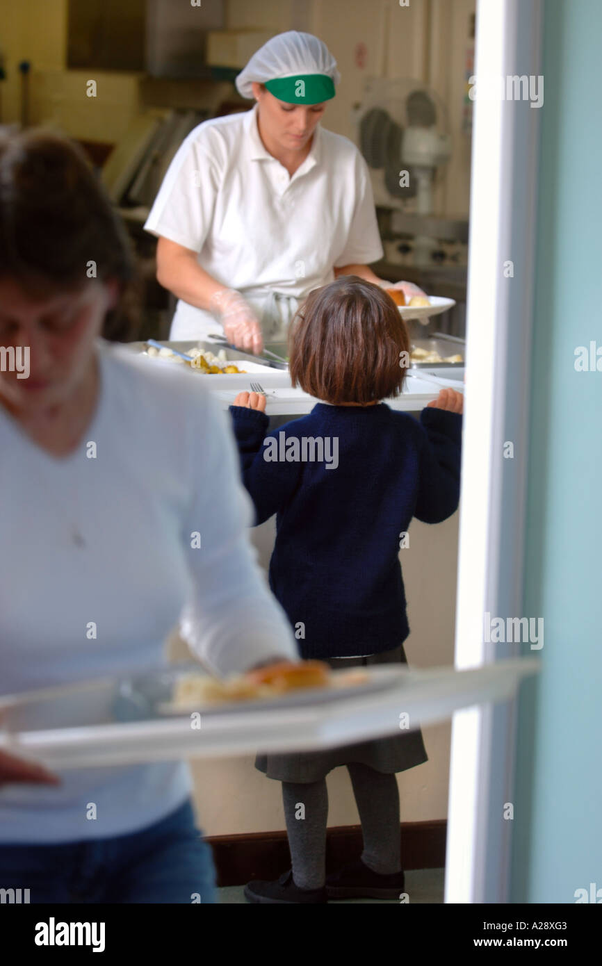 Schulessen Dame Stockfotos Und Bilder Kaufen Alamy