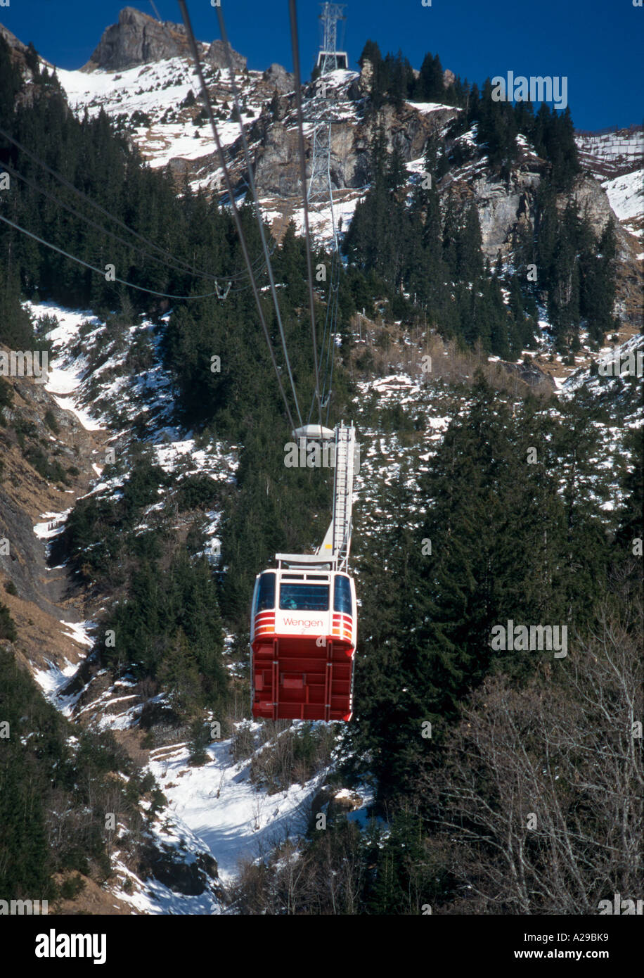 Schweizer Alpen der männlichen Cable Car, Wengen, Schweiz Stockfoto