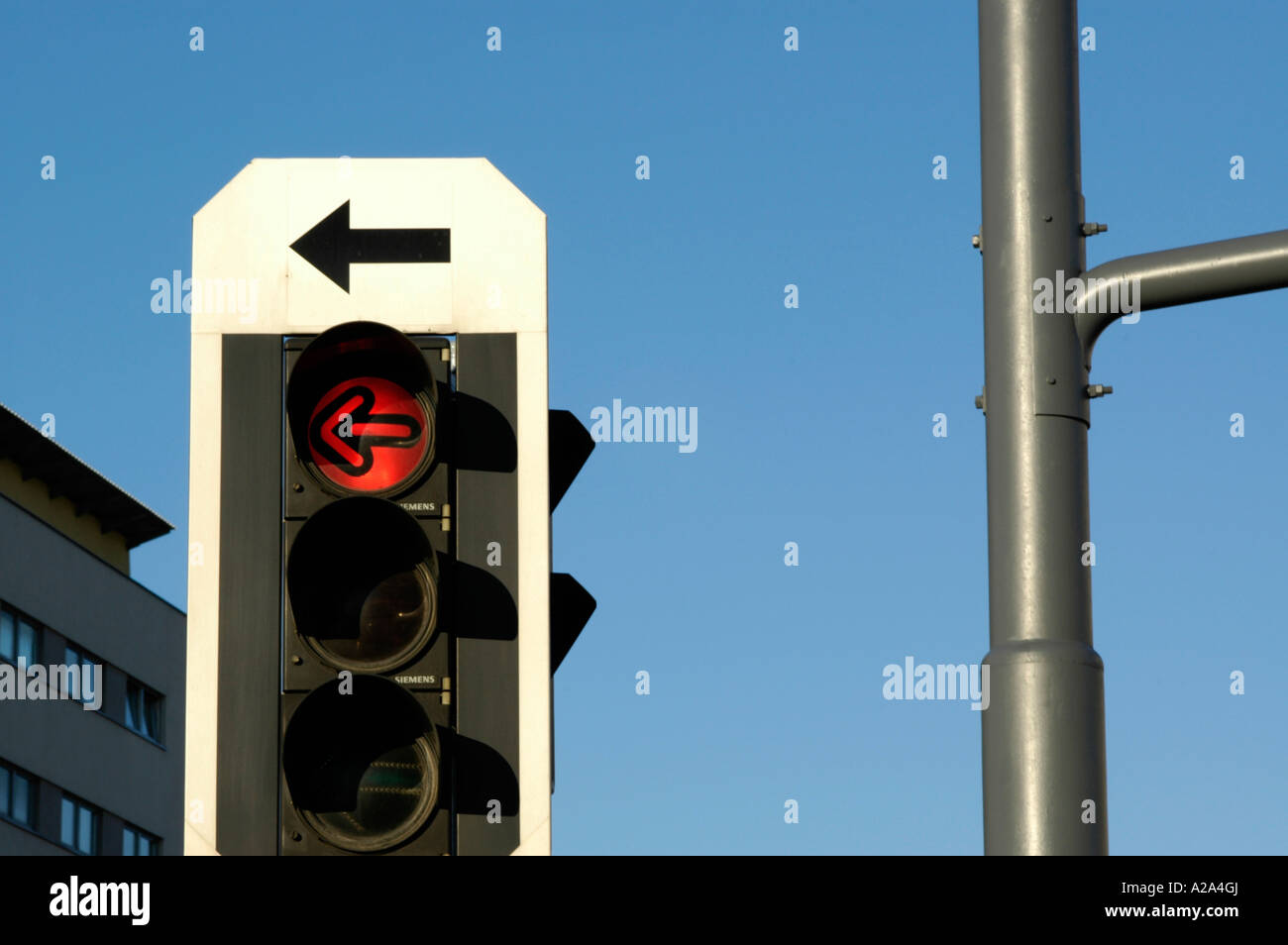 rote Ampel, links-Abbiegepfeil Stockfoto