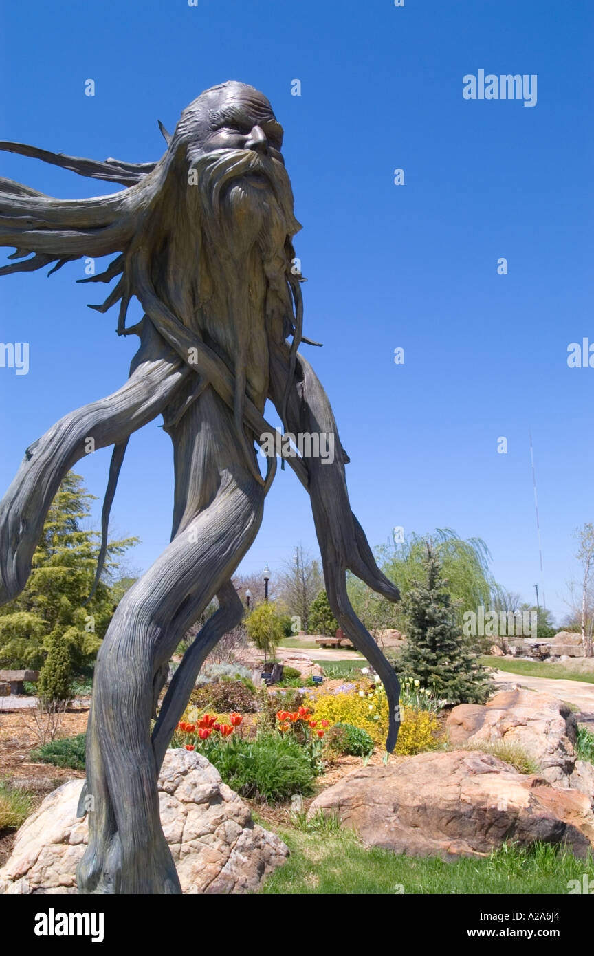 Der Wind, eine Skulptur von Paul A. Baliker im Coles Garden in Oklahoma City, Oklahoma. Stockfoto