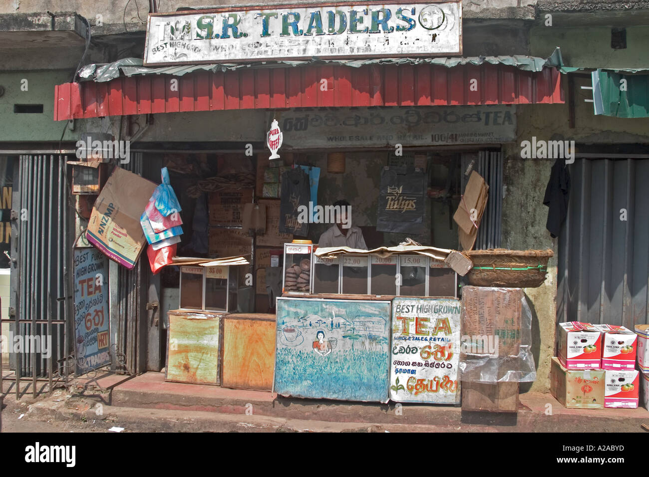 Marktstand, Verkauf von Tee. Der Pettah, Colombo, Sri Lanka Stockfoto