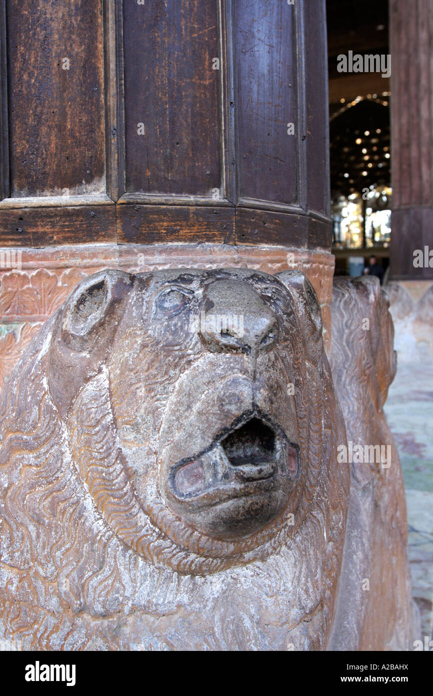 Detail einer Spalte in der Chehel Sotun Palast, Isfahan, Iran Stockfoto