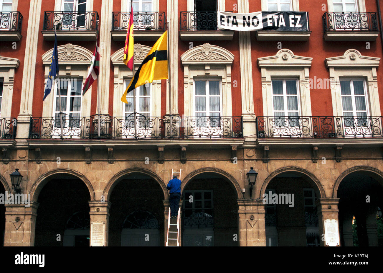 ETA keine Banner auf spanischen Rathaus Stockfoto