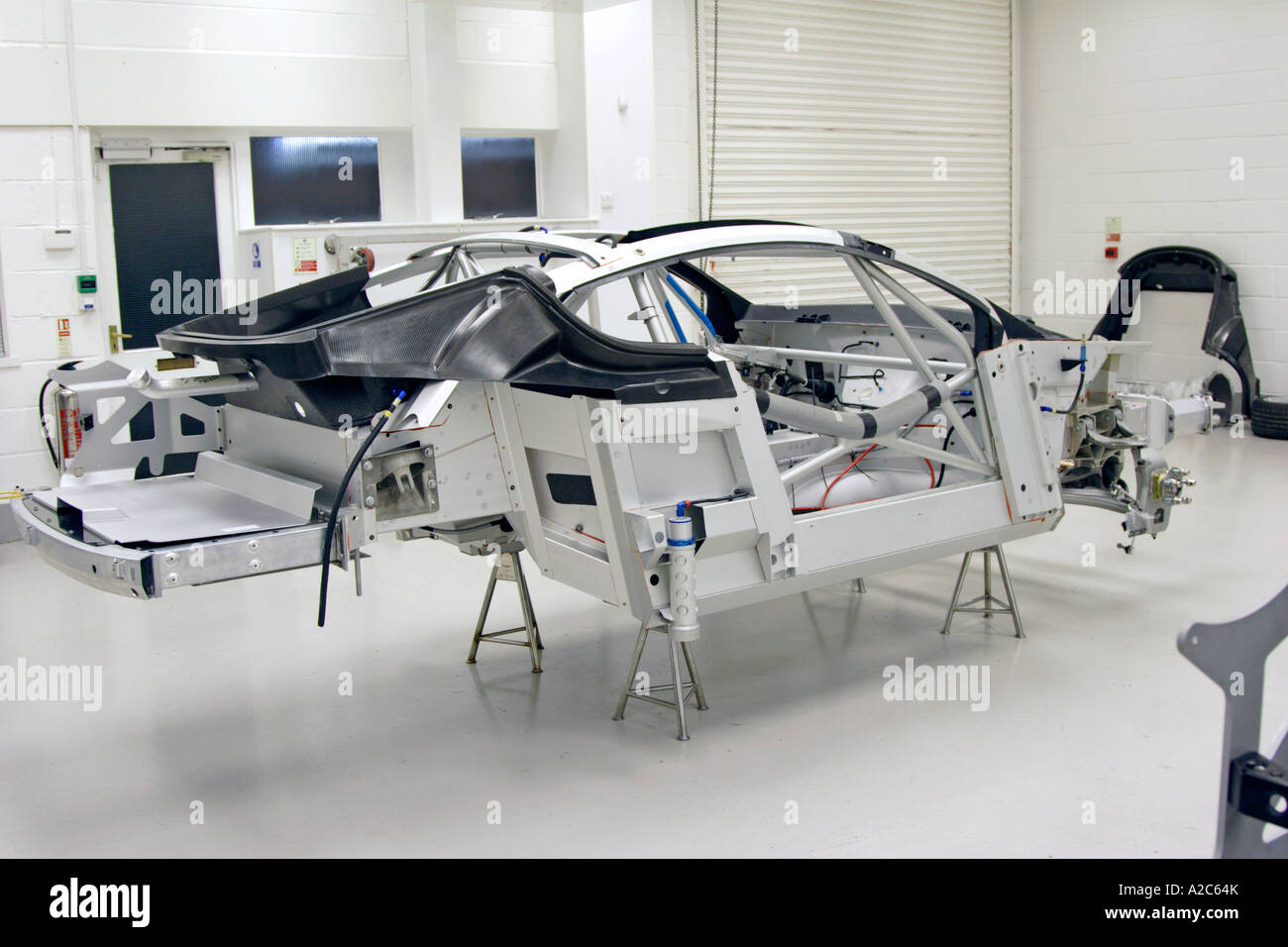 Aston Martin DBRS9 GT3-Rennwagen in der Aston Martin Racing Werkstatt im Prodrive-Werk in Oxford vorbereitet Stockfoto