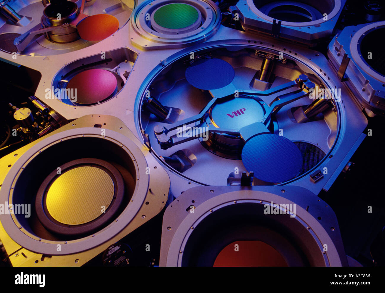 Stillleben mit einer Maschine, die Verarbeitung von Silizium-Wafern in einer Halbleiterfabrik in Kalifornien hautnah Stockfoto