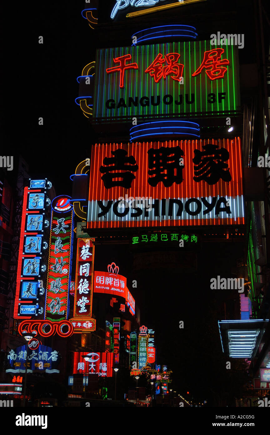 Neonlichter der Nanjing Road, Shanghai China Stockfoto