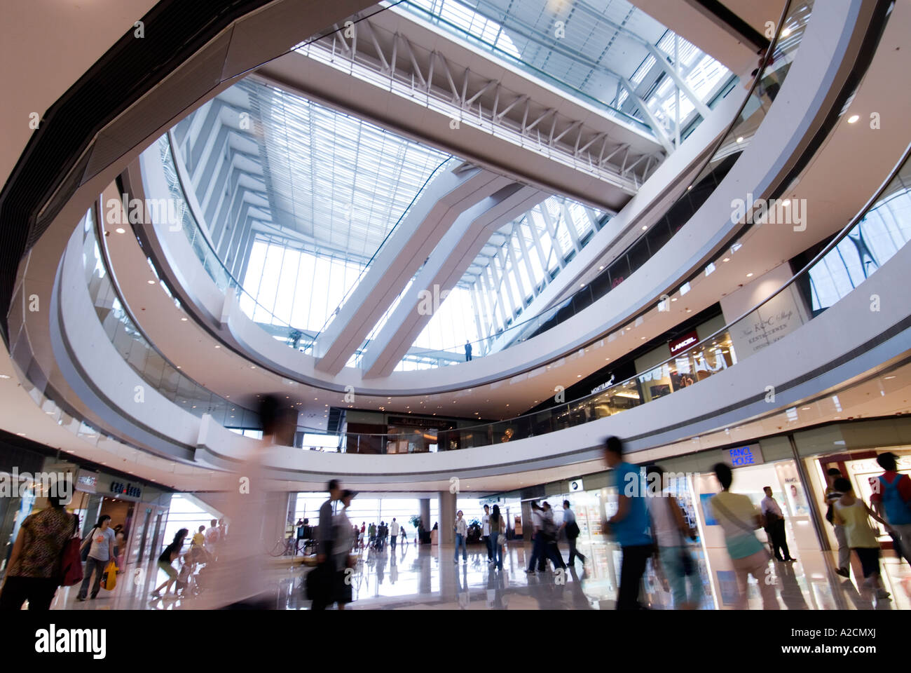 Innere des IFC-Shopping-Mall in Hong Kong Stockfoto
