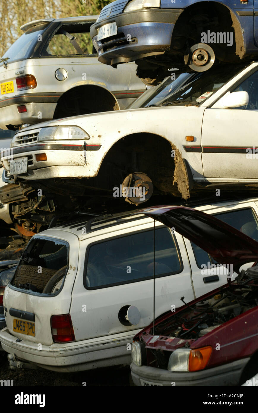 Schrott-Autos in South London Schrottplatz Stockfoto