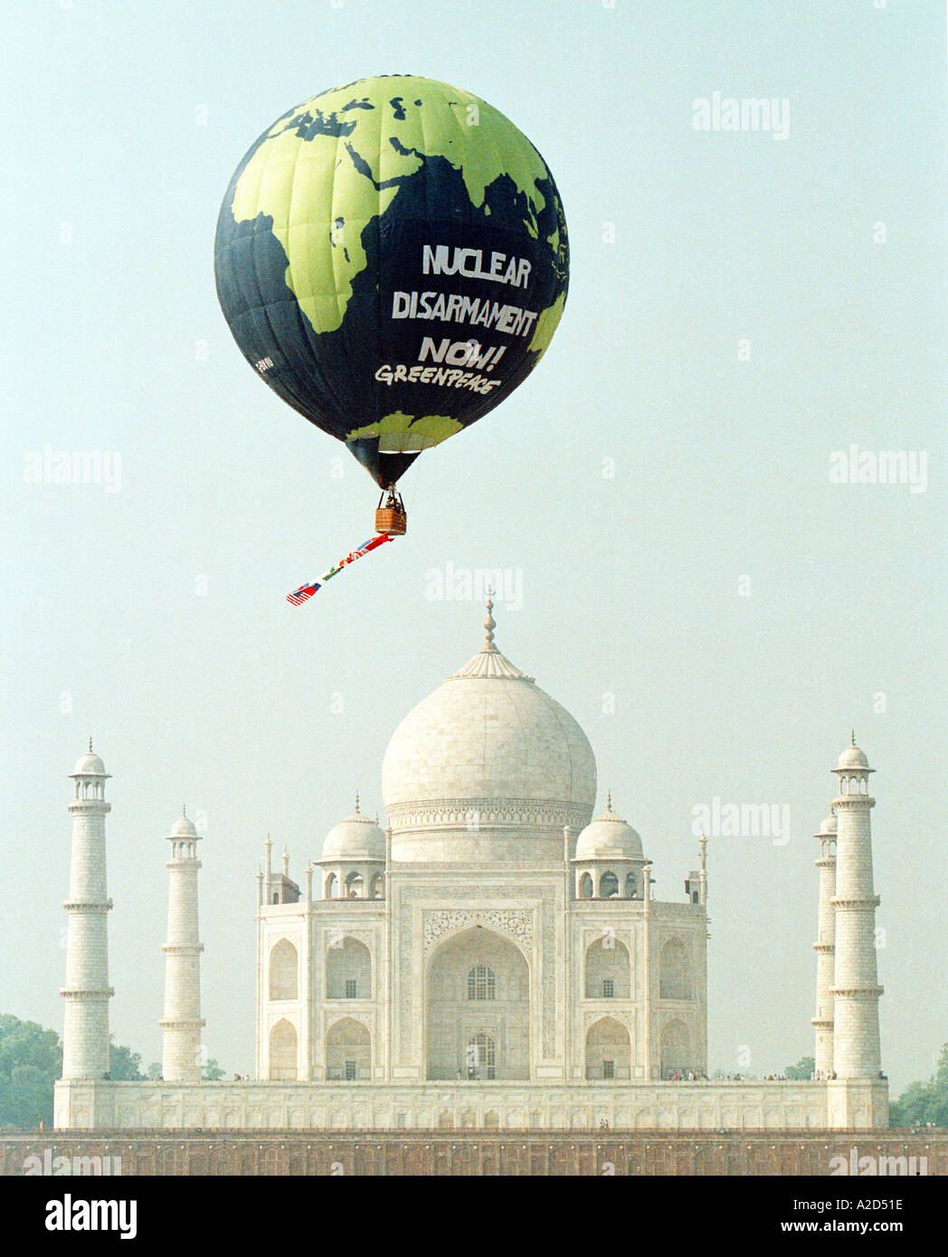 Greenpeace-Aktion gegen die indischen Atomtests Taj Mahal Agra Indien Stockfoto