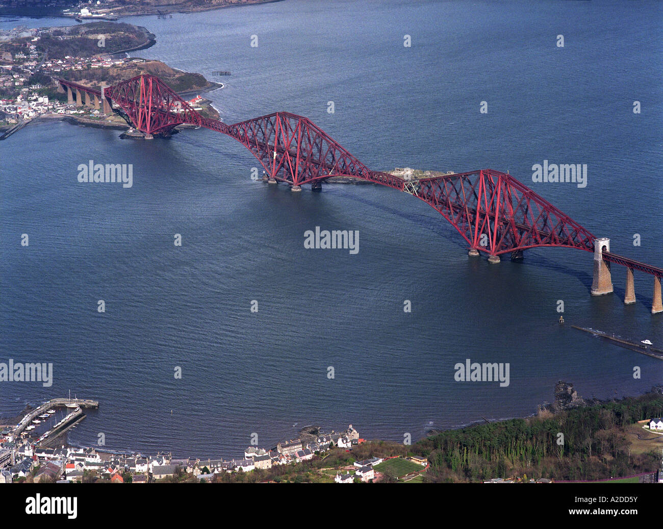 Forth Rail Bridge aus der Luft, Edinburgh, Schottland Stockfoto