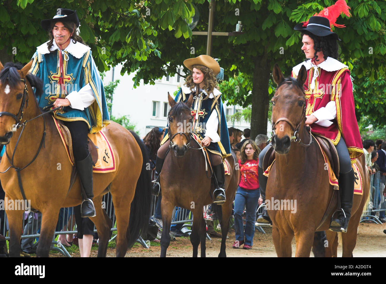 Frankreich-Burgund-Fahrer in einer Parade vor der jährlichen Pferd Racer gehalten in Semur En Auxois Stockfoto