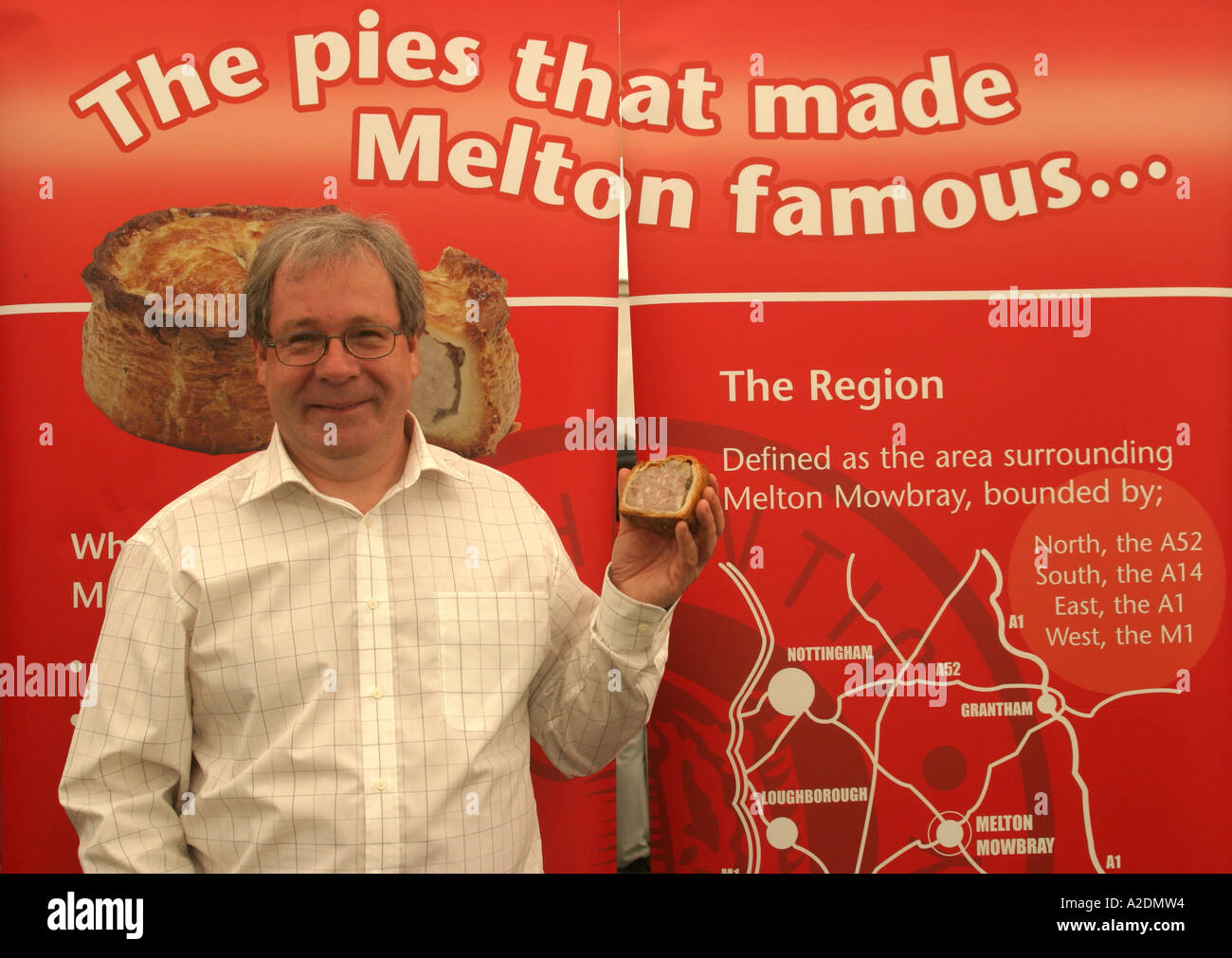 Mathew O Callaghan der Leicestershire County Stadtrat, die verfechten der Ursache von Melton Mowbray Pork Pie Stockfoto