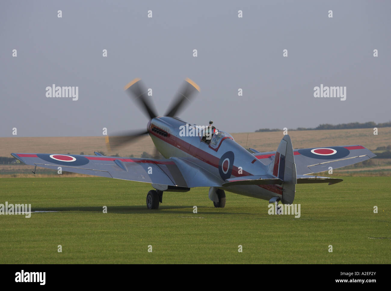 Spitfire Rollen, Duxford, England, Vereinigtes Königreich Stockfoto