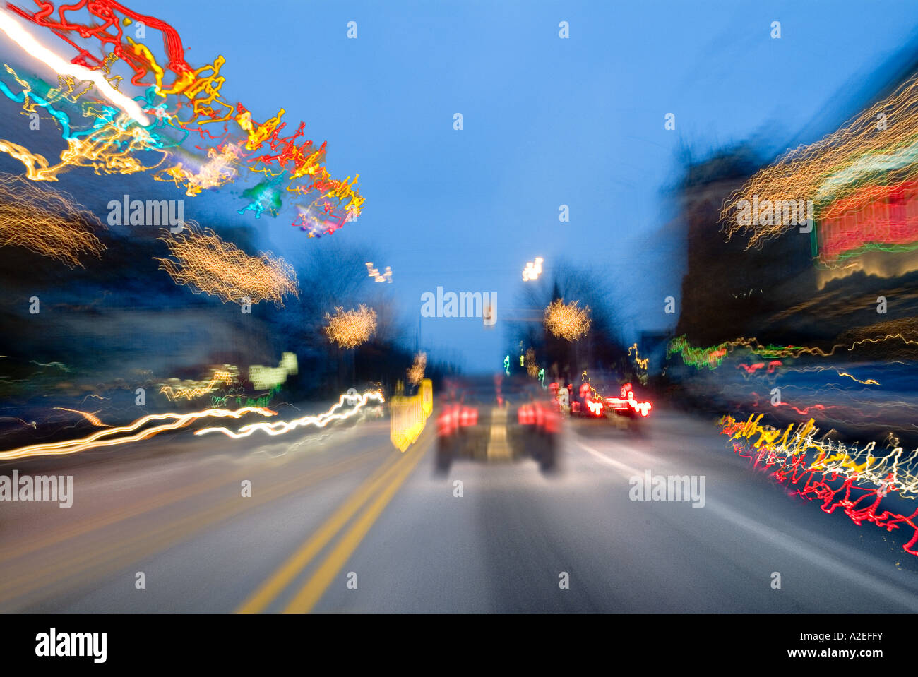 Autos durch die Stadt Philadelphia USA beschleunigen Stockfoto