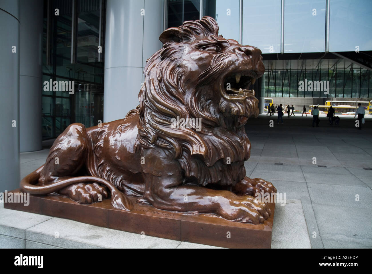 dh HSBC Löwe ZENTRAL HONGKONG Bronzelöwenstatue Stephen des HSBC Hauptquartiers feng Shui Finanzbank Good Luck china Skulptur chinesisch ying Yang Stockfoto