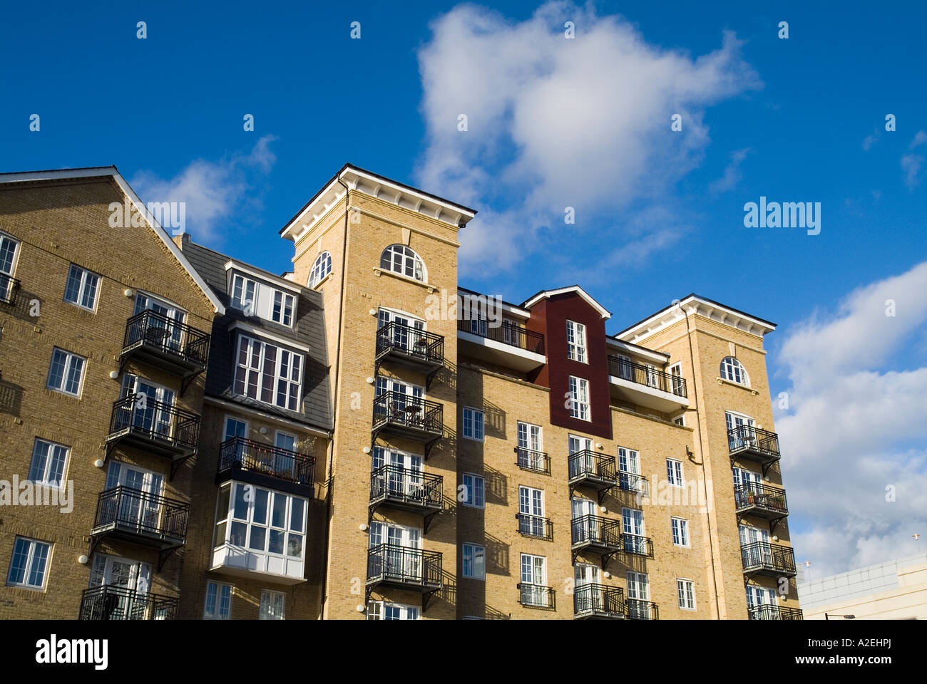 dh Apartment Wohnungen LESEN BERKSHIRE Berks Haus Gebäude neues Außengebäude City Block uk Moderne Wohnwohnungen Stockfoto