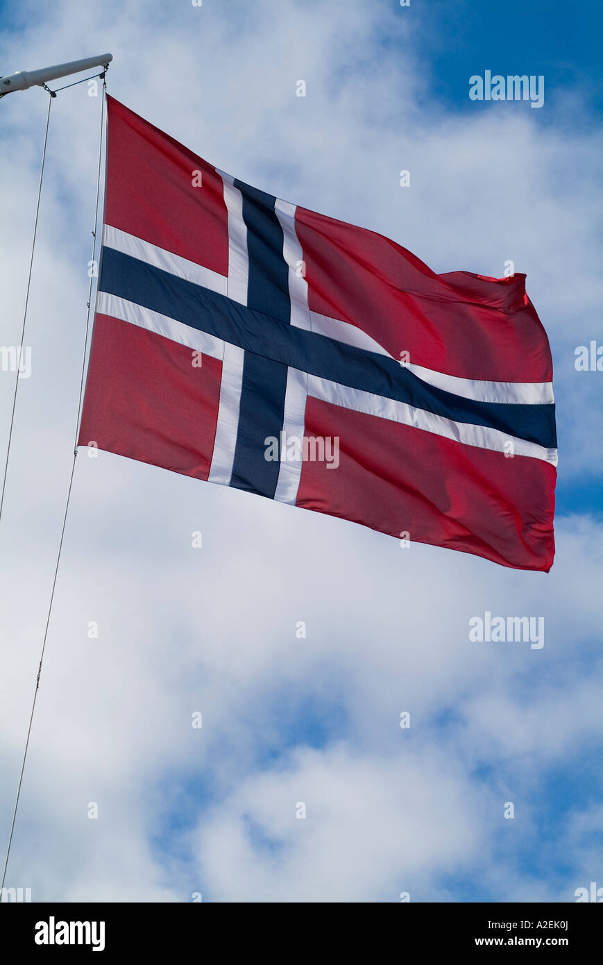 dh norwegische Flagge FLAGGE NORWEGEN an Bord des Segelschiffs Ensign Schiffe Standard Stockfoto