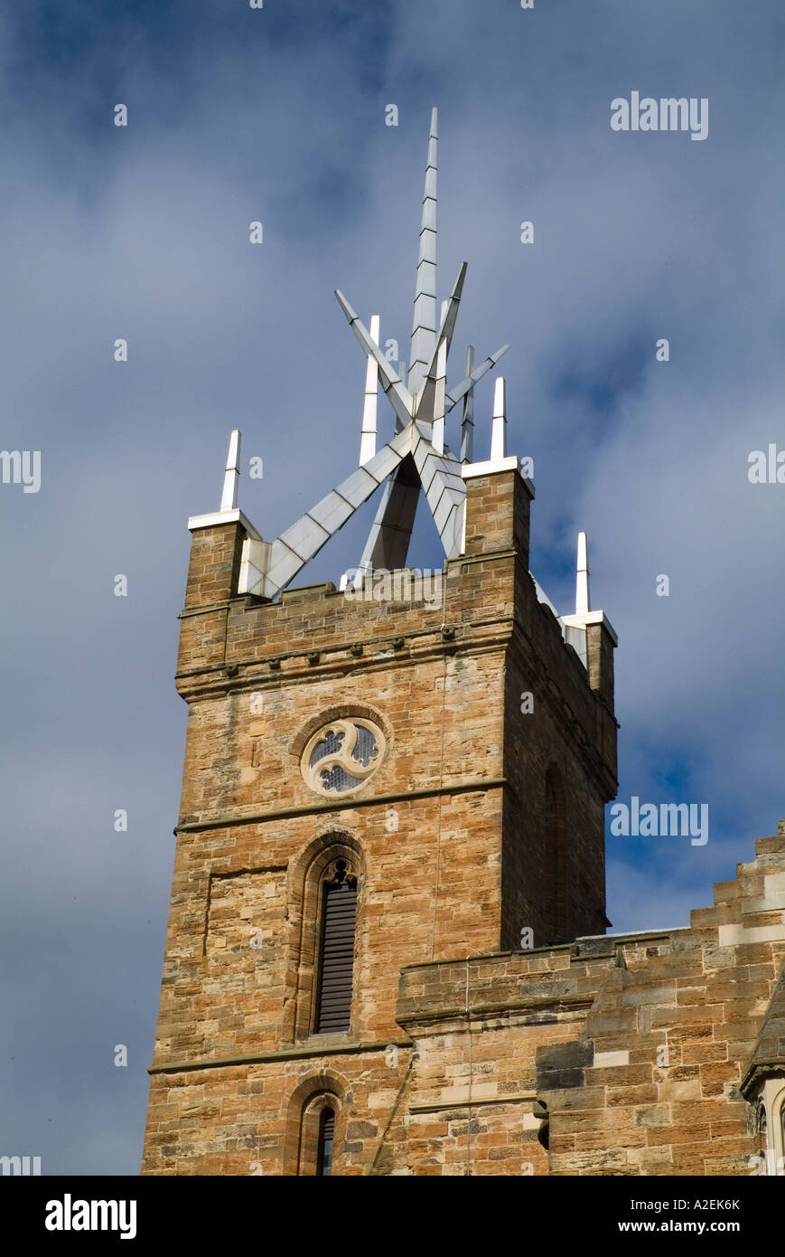 dh St Michaels Parish Church LINLITHGOW LOTHIAN Aluminium eloxierte Krone auf Kirchturm Kirchturm turm schottland Turm Stockfoto