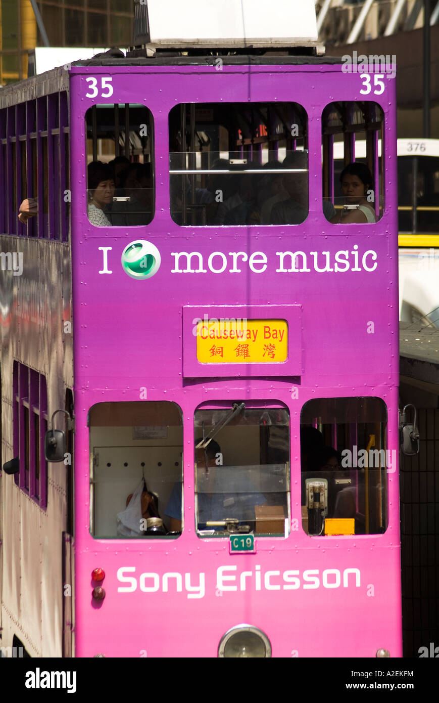 Dh TRAM HONG KONG hell lila Sony Ericsson Anzeige Doppeldecker Straßenbahn bhz Stockfoto