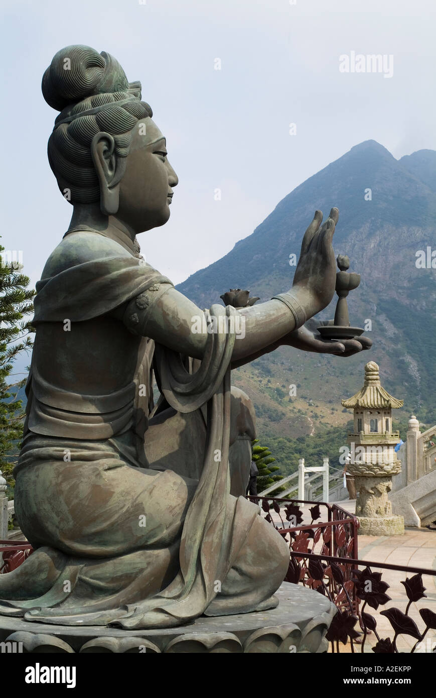 dh Tian Tan Buddha Statue LANTAU HONG KONG unsterblichen Gott Statue lobt Tian Tan Buddha mit Angebot Stockfoto