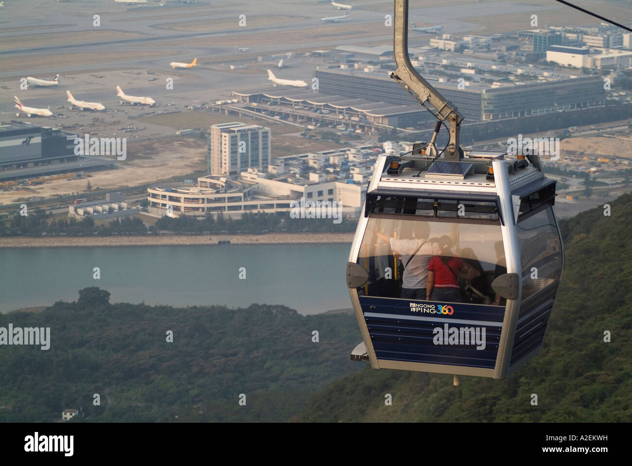 dh Ngong Ping 360 Dorf CHEK LAP KOK HONG KONG Tourist Viewing HK Skyrail Luftbild Gondelbahn Auto tung chung Seilbahnen internationaler Flughafen Stockfoto