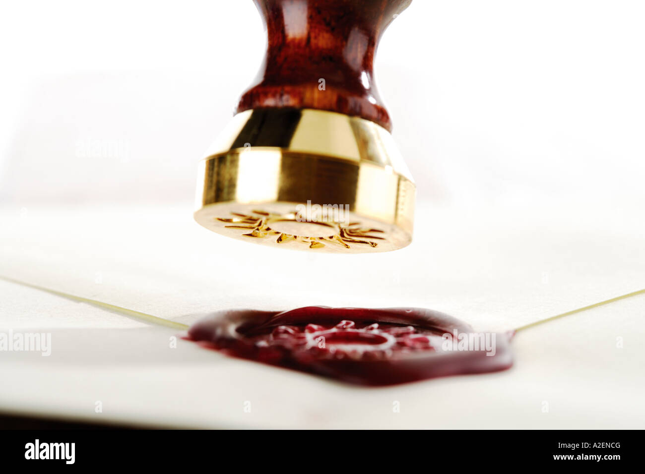 Macht ein Siegel auf einem Umschlag, Nahaufnahme Stockfoto