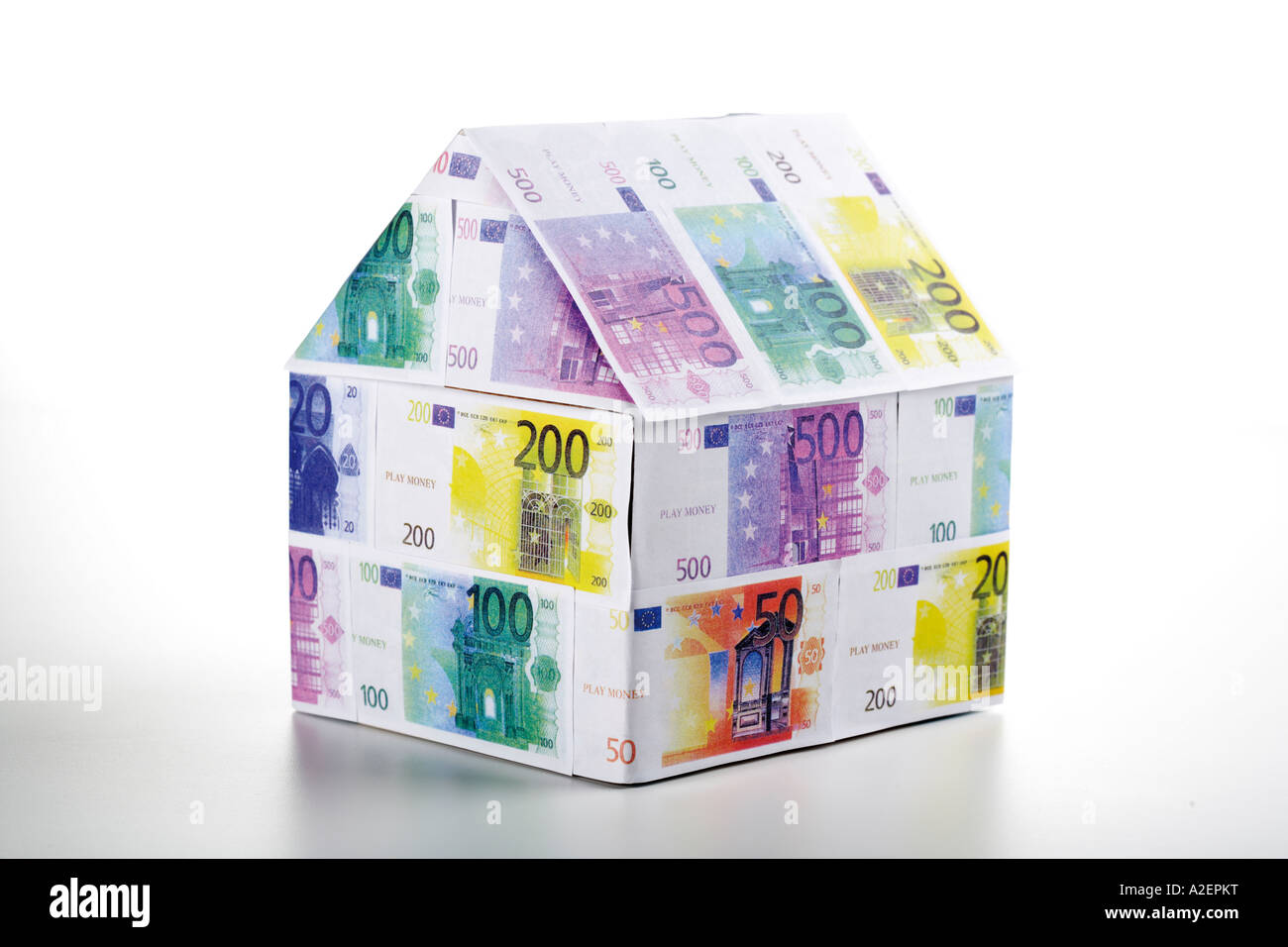 Freistehendes Haus von Euro-Banknoten Stockfoto
