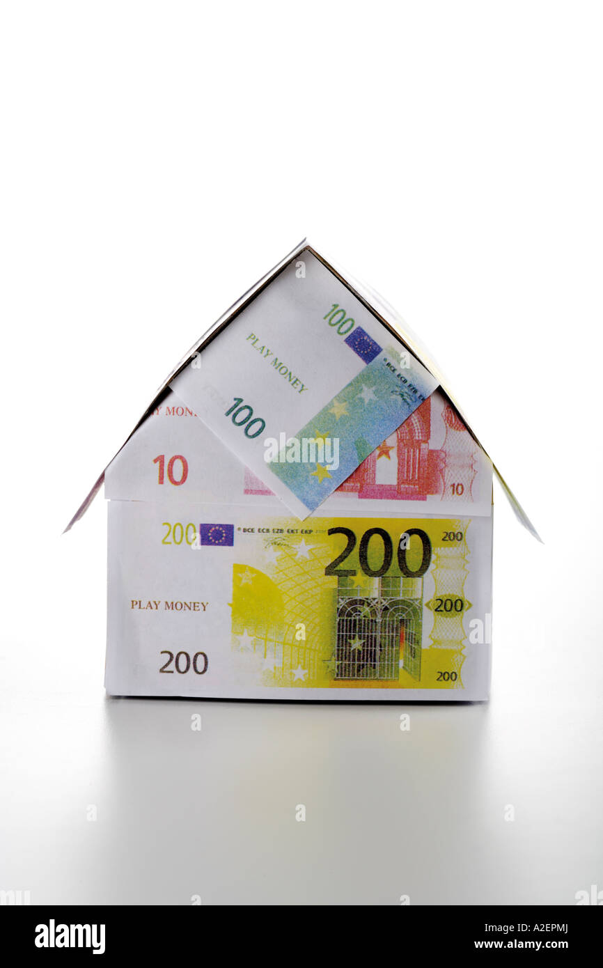 Freistehendes Haus von Euro-Banknoten Stockfoto