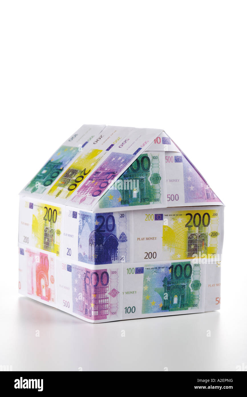 Freistehendes Haus von Euro-Banknoten Stockfoto
