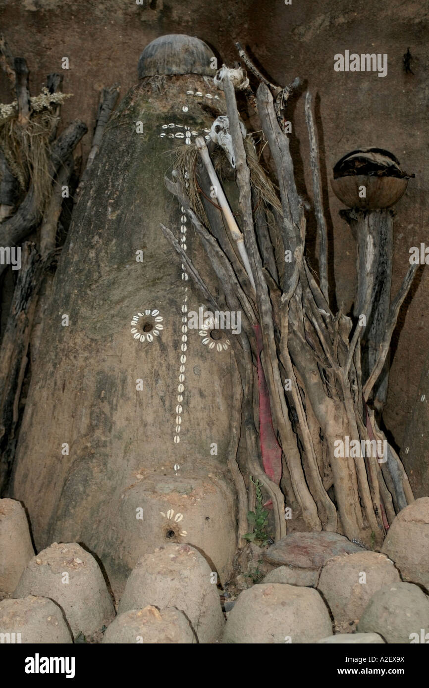 Detail auf animistischen Seele Hügel zum Schutz gegen Schlange beißt, Somba oder Betamaribe Land, Nadoba, scheuen Tal, Togo Stockfoto