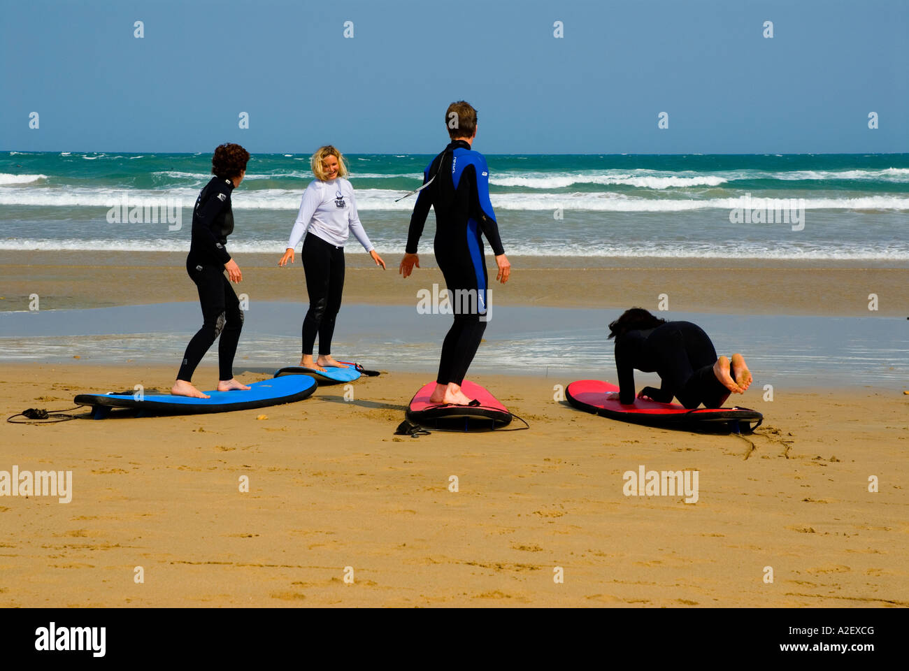 Surf Schulunterricht über Torquay Surf Strand Surf Coast nr Geelong Victoria Australien surfen Stockfoto